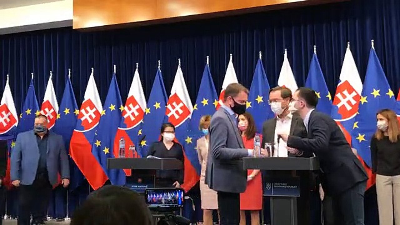 ZÁZNAM: Premiér: V pondelok vláde navrhnem obmedziť pohyb osôb počas Veľkej noci