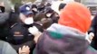 y2mate.com - Tensionohet situata në Kapshticë, qytetarët e bllokuar prej tre ditësh përleshen me policinë_bEqjtf2iI30_360p