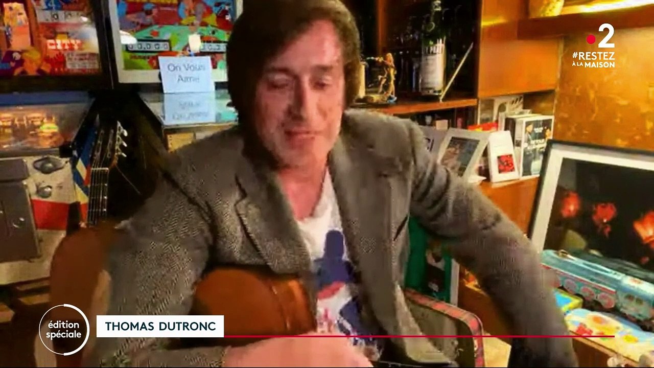 Confinement : Thomas Dutronc donne des cours de guitare sur les réseaux sociaux