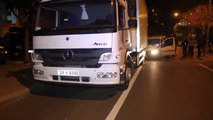 Adana'da park halindeki tıra çarpan kamyonetin şoförü olay yerinden kaçtı