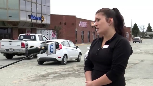 Coronavirus: Un client «enragé» fonce en voiture sur un agent de sécurité d'un Walmart de Sherbrooke