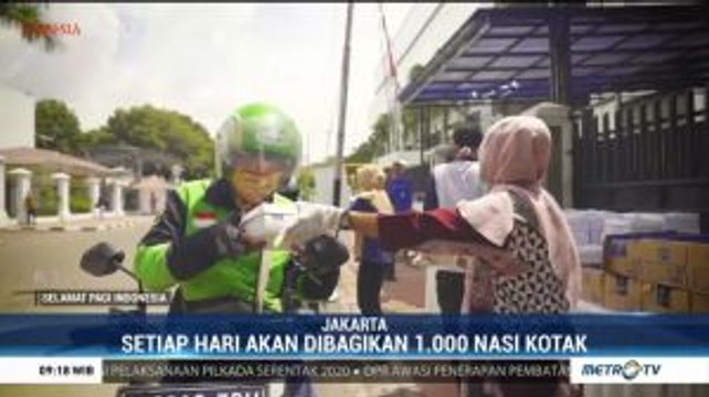 Istana Bagikan Seribu Nasi Kotak untuk Warga