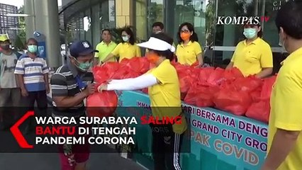 Warga Surabaya Saling Bantu di Tengah Pandemi Corona