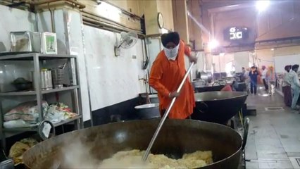Delhi Banglasahib gurudwara prepares food for 20,000 people everyday twice