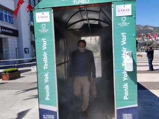 Uzman isim yanıtladı: Meydanlara kurulan dezenfeksiyon tünelleri zararlı mı?