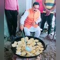ग्वालियर: पूर्व कैबिनेट मंत्री ने तली पुड़िया, गरीबों को बांटेंगे खाने के पैकेट