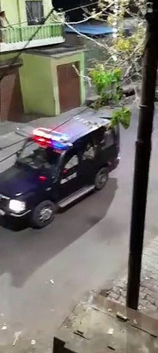 हरदोई की जनता ने पुलिस का ताली बजाकर व नारे लगाकर किया स्वागत