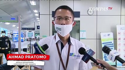 Warga Dilaran Naik MRT Tanpa Masker