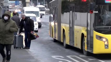 İstanbul'da toplu taşıma araçları boş kaldı