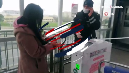 Metrobüs durağında hareketli anlar! Hasta çocuklarıyla binmek istediler