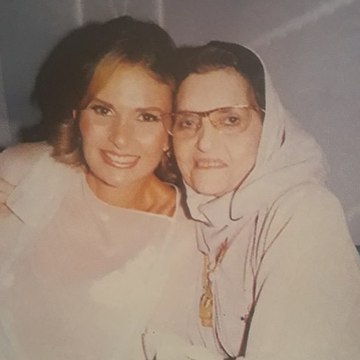 يسرا تبكي بحرقة بعد تذكر كلمات والدتها لها قبل وفاتها