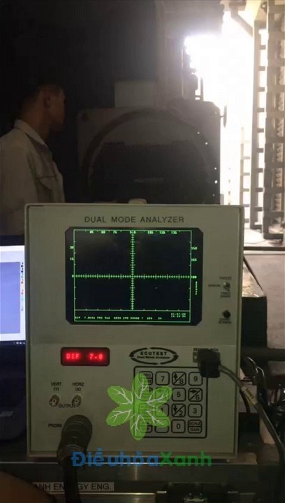 Siêu âm ống đồng của bầu nóng chiller (condenser) để xác định độ mòn, rạn nứt ống đồng bộ trao đổi nhiệt – dieuhoaxanh cung cấp dịch vụ bảo trì, bảo dưỡng chiller chuyên nghiệp. Quý khách có nhu cầu sửa chữa, bảo dưỡng