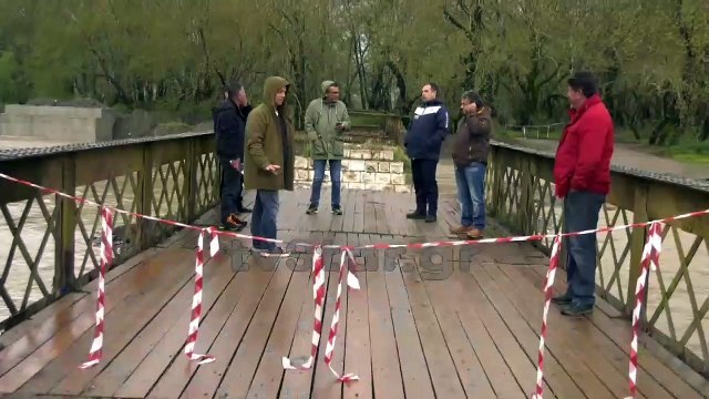Τα νερά του Σπερχειού παρέσυραν τη γέφυρα στο Καστρί