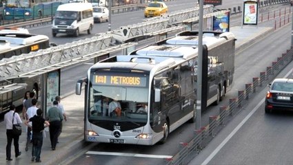 Video herunterladen: İstanbul'da toplu taşıma kullanımı ilk kez yüzde 90'ı aşan azalış gösterdi