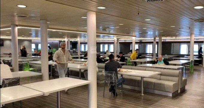 Yunanistan'da karantinaya alınan El Venizelos mürettebatından mesaj