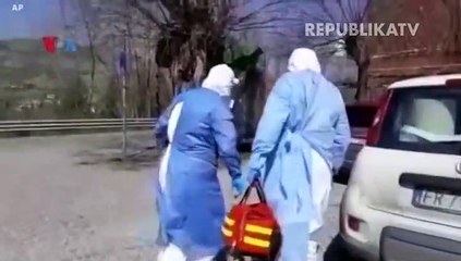 Evakuasi pasien Covid-19 dari helikopter di AS