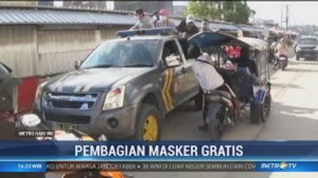 Pemkab Mamuju Bagikan Masker Gratis