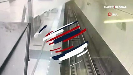 Telefona bakarak yürümek neredeyse sonu olacaktı