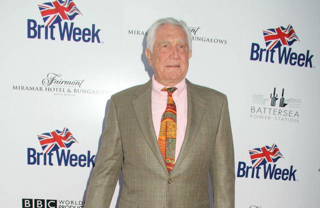 George Lazenby acredita que Margot Robbie poderia interpretar um James Bond 'corajoso'