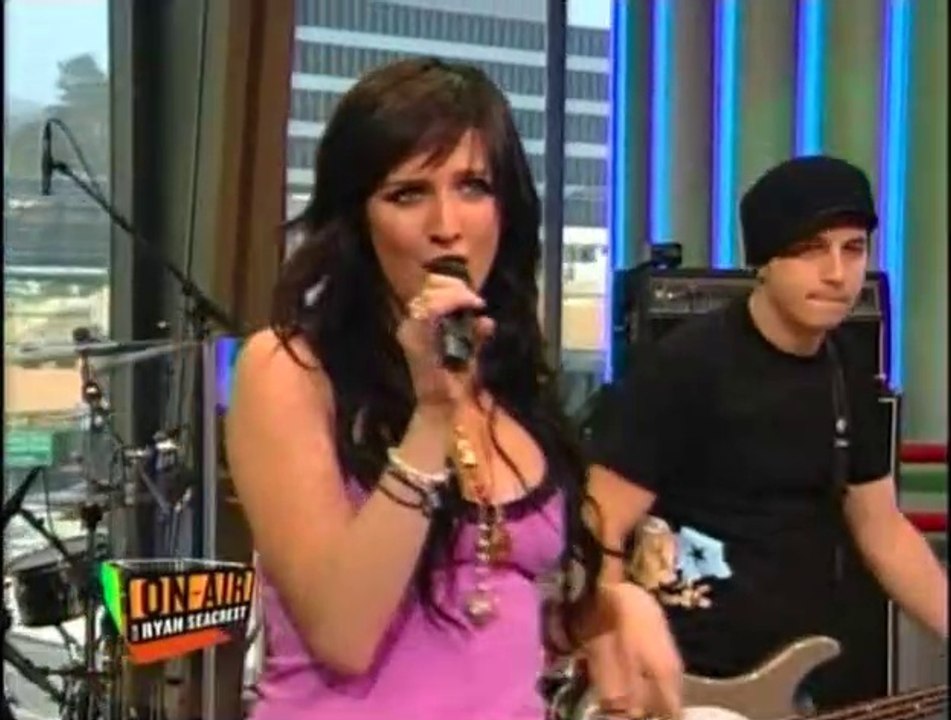 Ashlee Simpson - Pieces Of Me (Live - On Air with Ryan Seacrest) (2004/07/27) SVCD