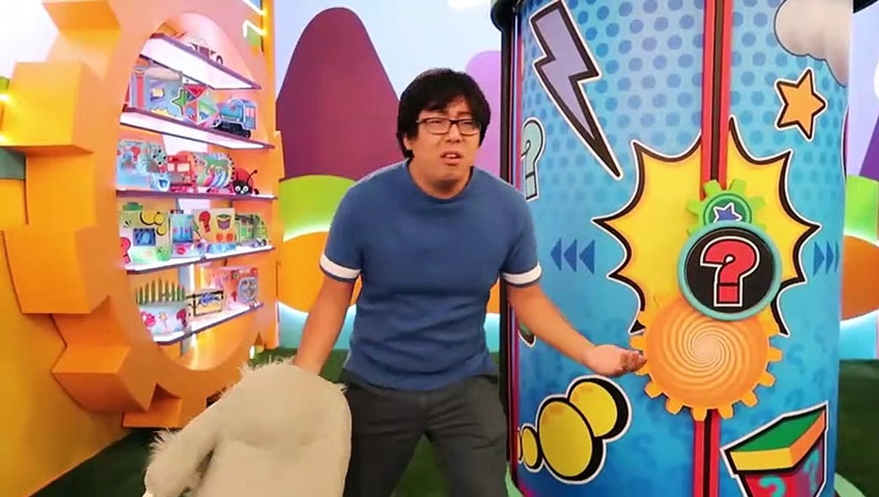 Ryan wants to be Strong on Ryan's Mystery Playdate Set Tour!