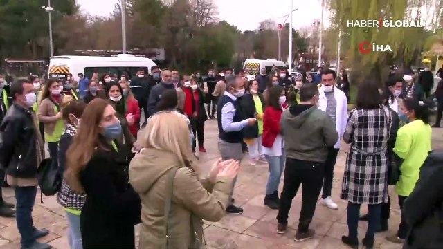 Sosyal mesafe kuralını ihlalden ceza yediler, eylem için toplanıp yine kuralı ihlal ettiler