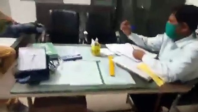 सदर हास्पिटल के इमरजेंसी वार्ड में सेनेटाइजर की हुई किल्लत