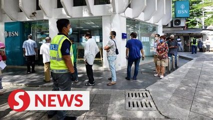 Crowds make a beeline to banks for BPN cash aid