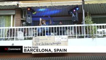 Βαρκελώνη: Μουσική, χορός, τραγούδια και...χειροκρότημα στα μπαλκόνια