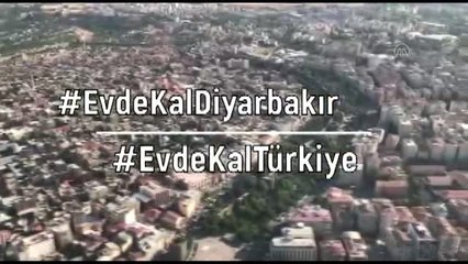 AK Parti'den 4 dilde "Evde kal" çağrısı