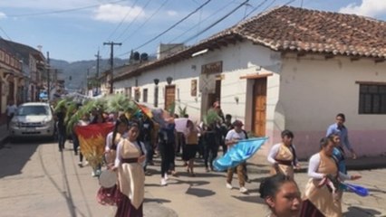 Indígenas mexicanos rompen cuarentena y realizan procesión de Semana Santa