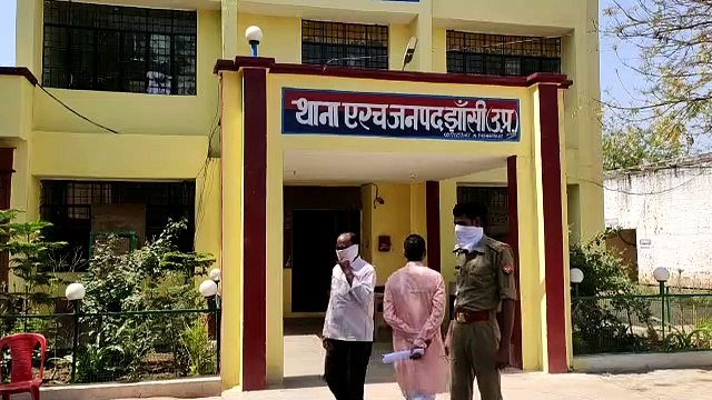 झांसी: नगर में सुरक्षा स्वास्थ एवं सफाई कर्मियों को किया गया सम्मानित