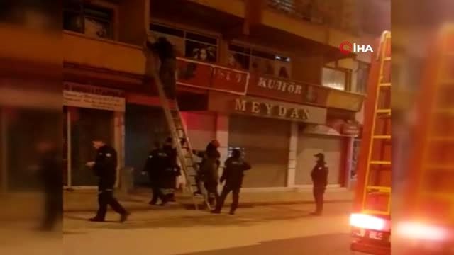 Denizli'de kumarhaneye polis baskını...O anlar kamerada