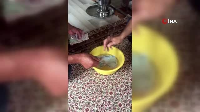Korona virüse karşı emekli maaşını kaynar suda yıkadı