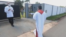 Con bendiciones a domicilio por coronavirus inicia la Semana Santa en Brasil