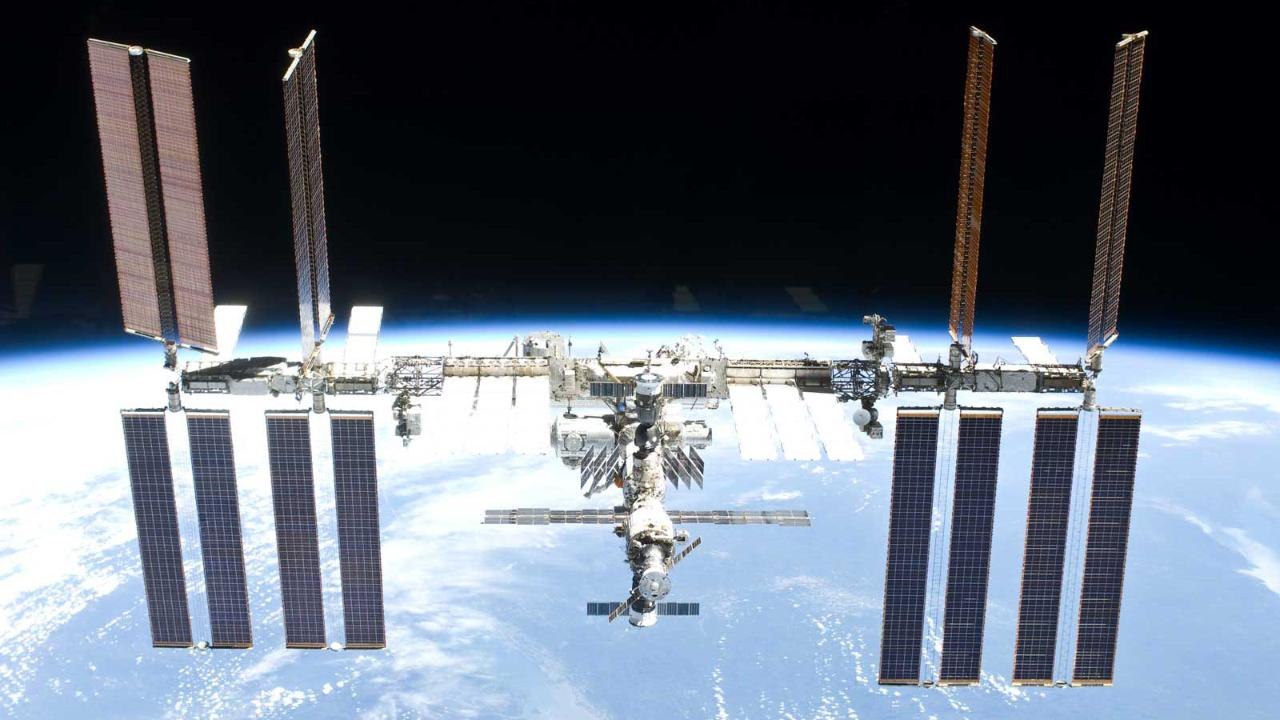 Want to Leave This Planet? NASA Is Offering Some Seriously Cool Virtual Space Tours Right Now