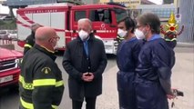 Catania - L'omaggio dei Vigili del Fuoco ai medici (06.04.20)