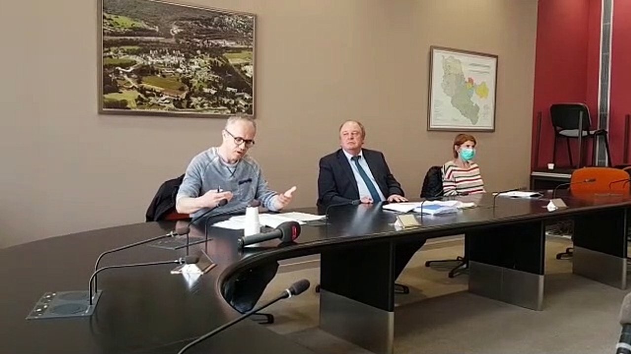 Conférence de presse à l'hôpital Robert Pax de...