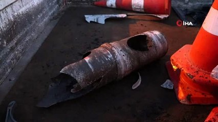 Aracıyla köprünün altından geçtiği esnada otomobilinin üzerine su tahliye borusu düştü