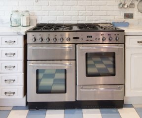 5 Things You Should Never Put in Your Oven