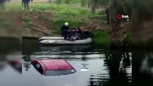 Dereye uçan aracında kurtarılmayı bekledi