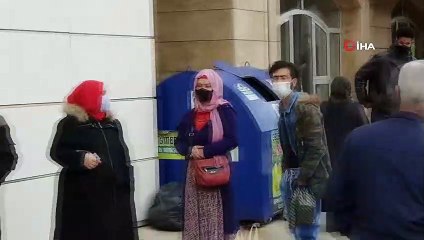 Vatandaşlar Yoğunluk Oluşturdu, Bekçiler ‘Sosyal Mesafe’ Uyarısı Yaptı