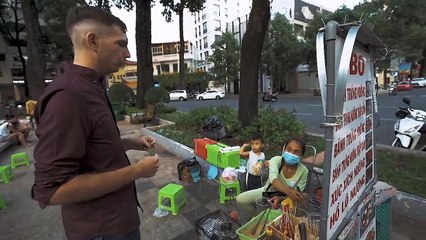 Saigon Street Food Vietnam 2020 - 4$ CHALLENGE What to eat at the Turtle Lake - Saigon life