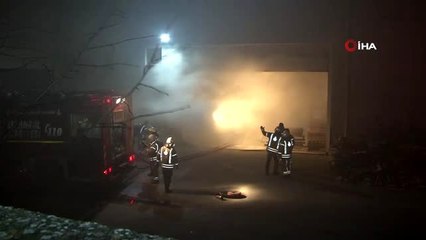 Esenyurt'ta mobilya fabrikasında çıkan yangın korkuttu