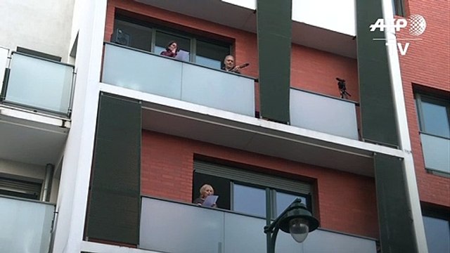 Coronavirus: Residents in Paris outskirts clap, sing for healthcare workers