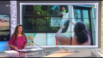 Rentrée : distribution de livrets scolaires pour les familles non connectées