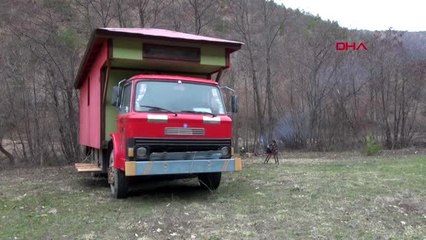 GÜMÜŞHANE KORONAVİRÜS'E KARŞI EVE DÖNÜŞTÜRDÜĞÜ KAMYONDA KALIYOR