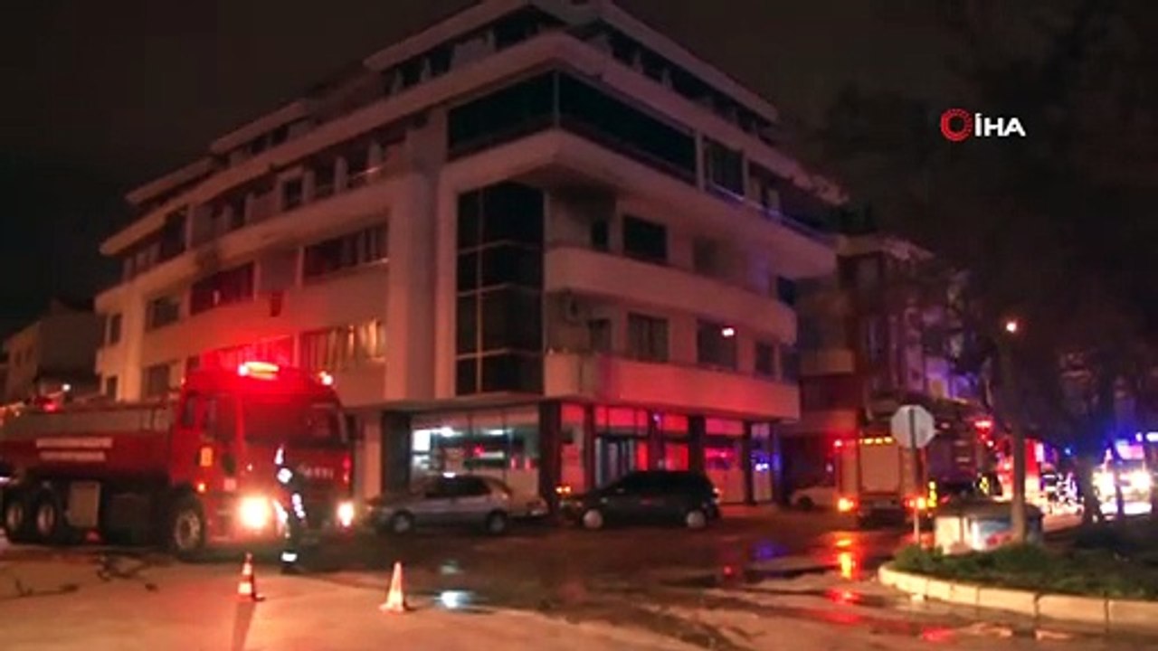 Anne ve Babasını Rehin Alıp, Evde Yangın Çıkardı