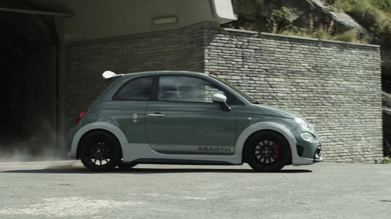 Abarth 695 70º Aniversario Driving Video