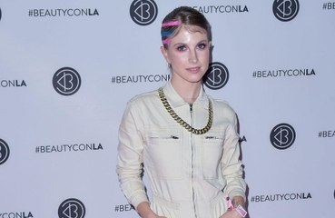 Hayley Williams' self-isolation workout video